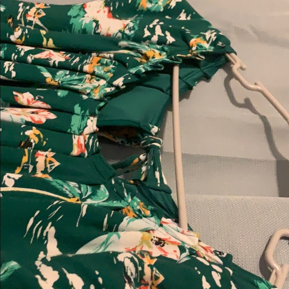 Lauren Conrad Pleated dress, Hawaiian print - Picture 6 of 6